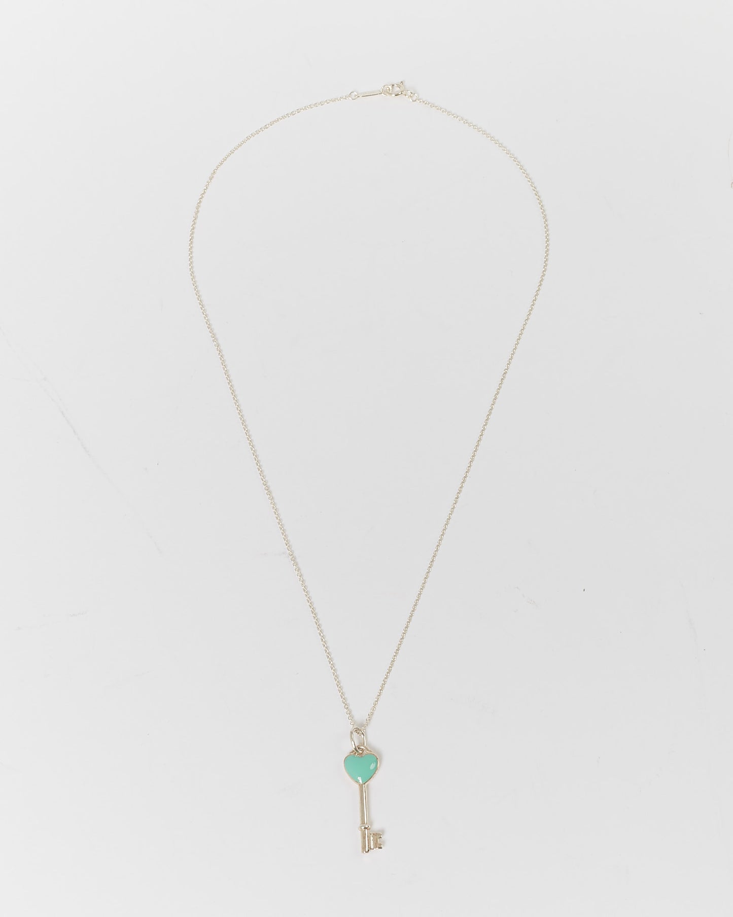 Tiffany &amp; Co. Collier pendentif clé cœur bleu en argent sterling