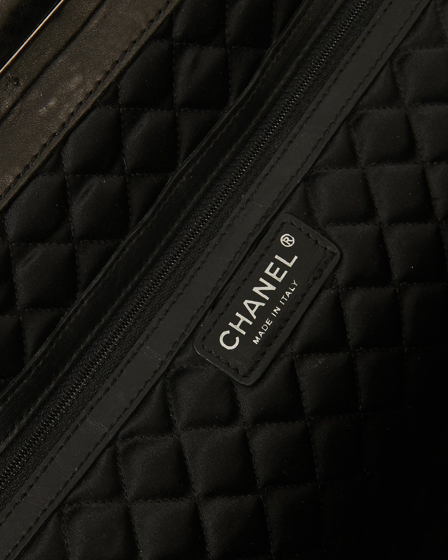 Grand sac fourre-tout Perfect Day en cuir d'agneau noir Chanel