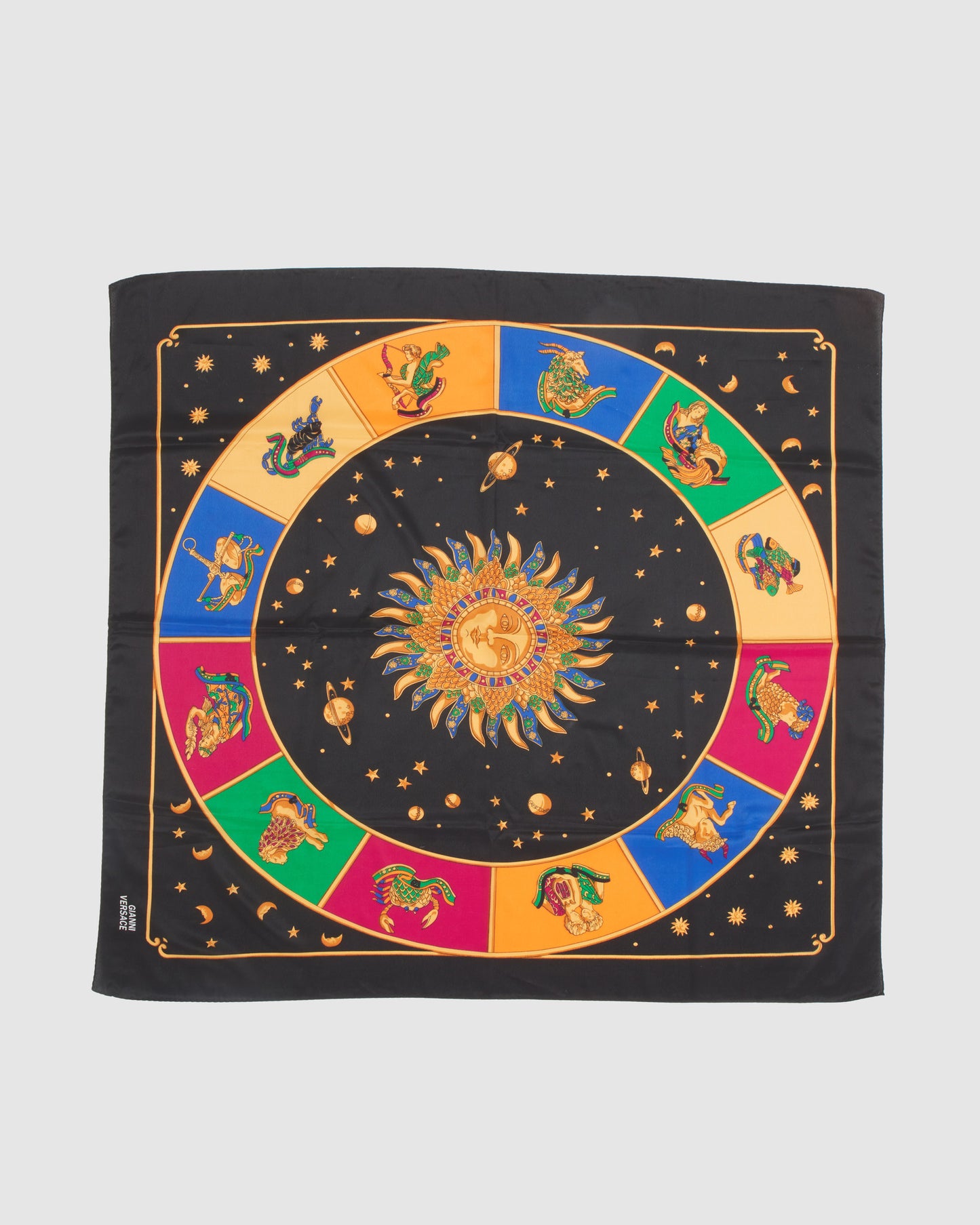 Versace Écharpe à imprimé astrologie noire en soie Spécial Édition