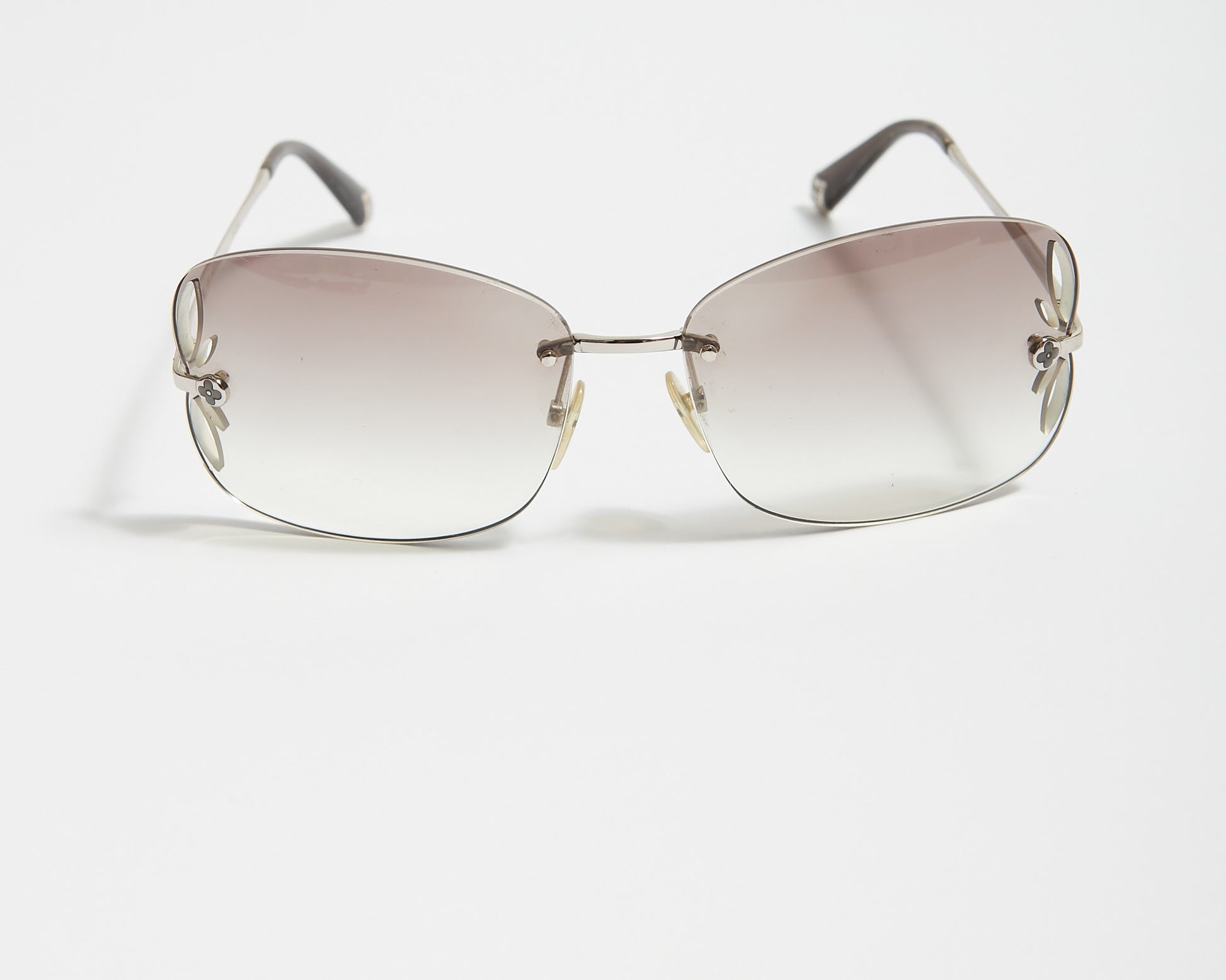 Explore a Louis Vuitton Silver Rimless M0122 Lily Sunglasses