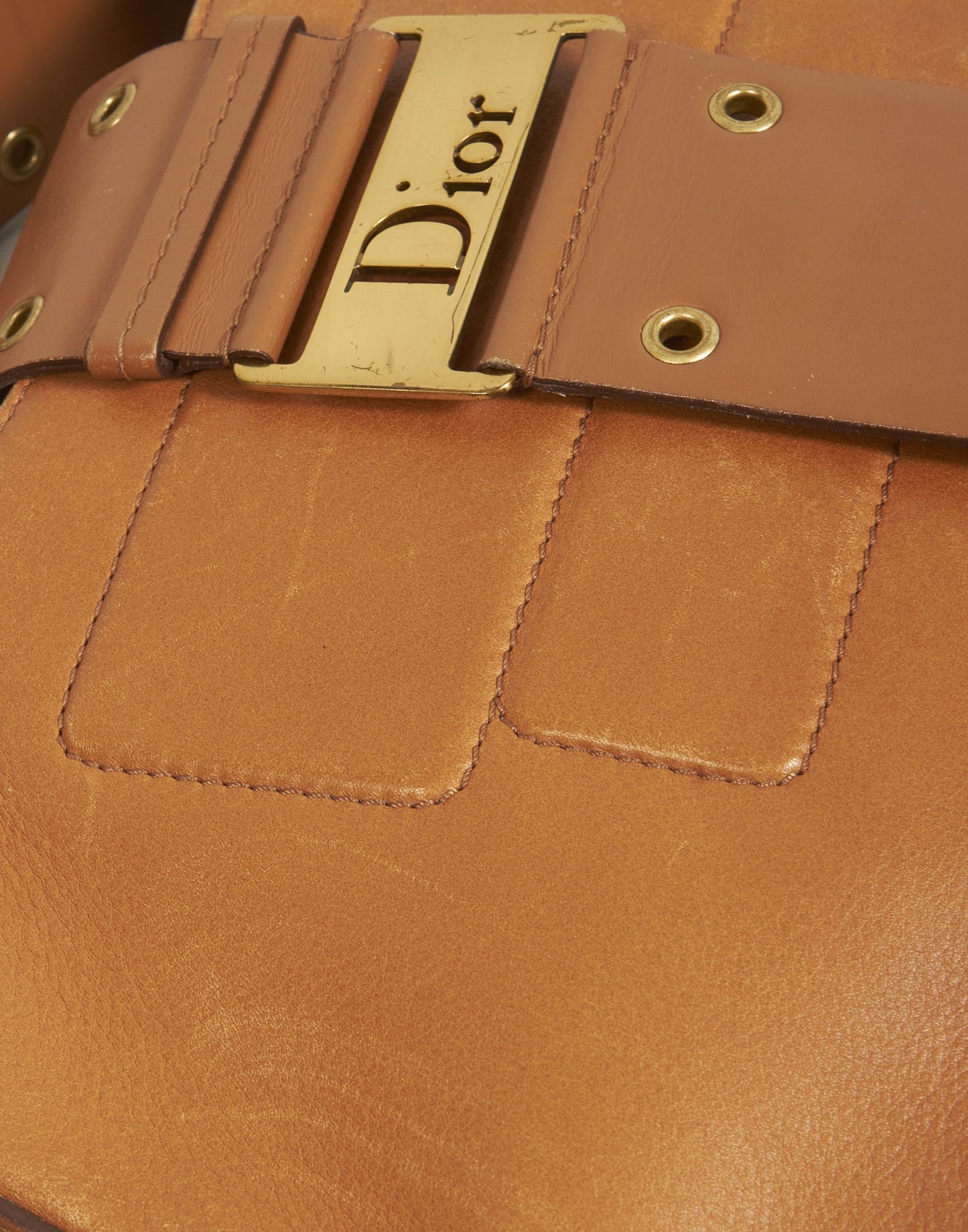 Grand sac à bandoulière Hobo en cuir marron clair Dior Street Chic