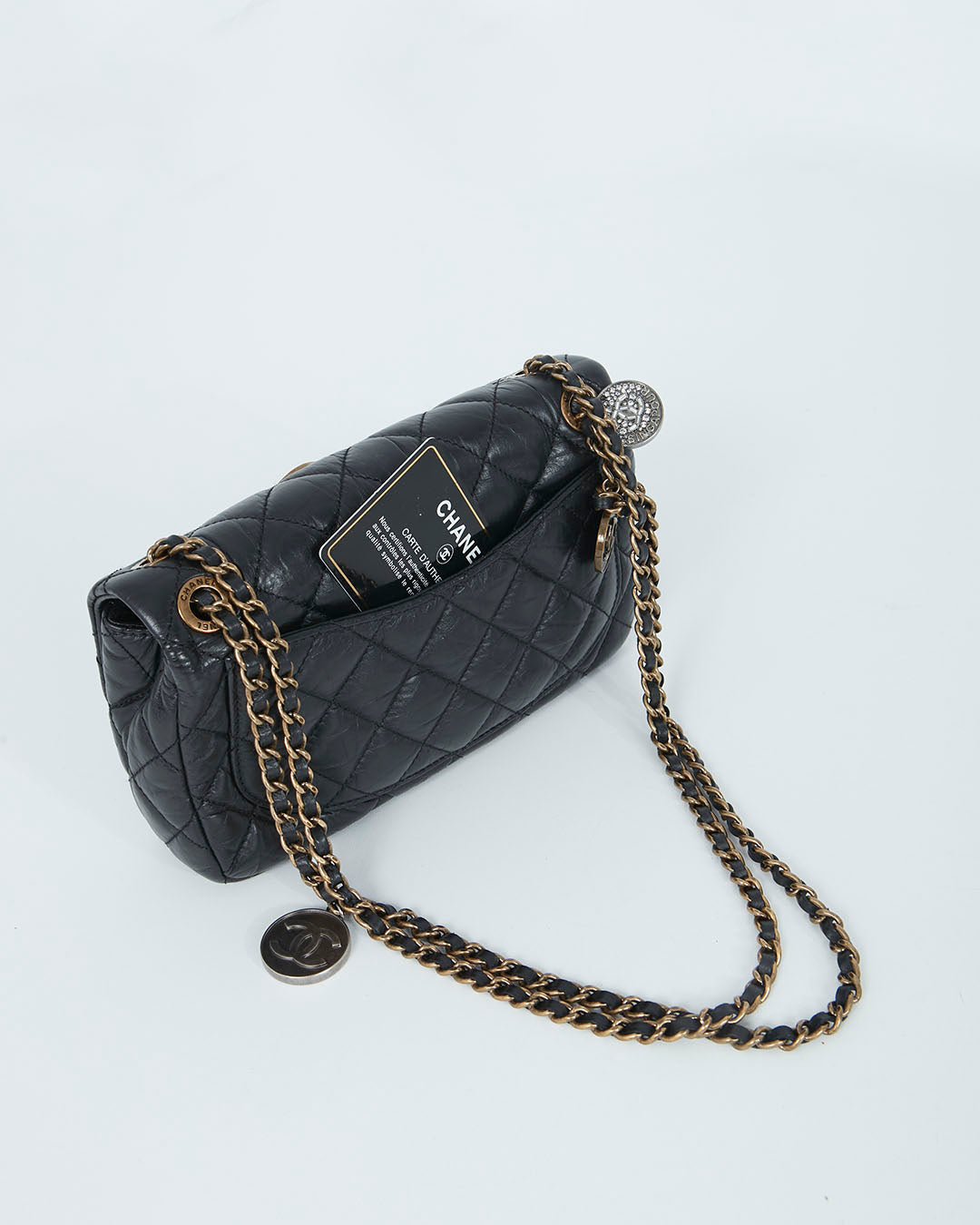 Mini sac à rabat médaillon en cuir de veau vieilli noir Chanel